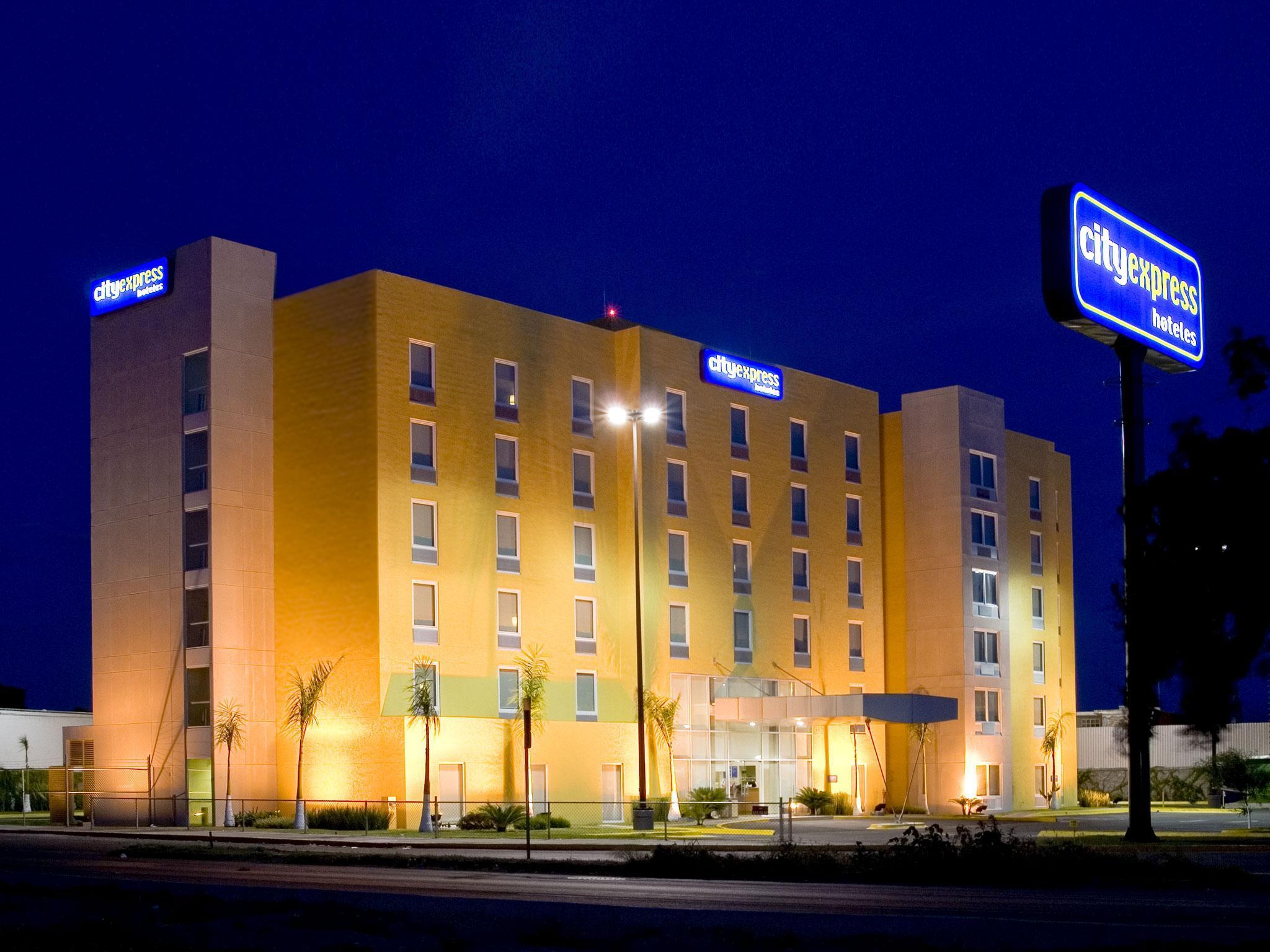 City Express By Marriott Celaya Parque Buitenkant foto