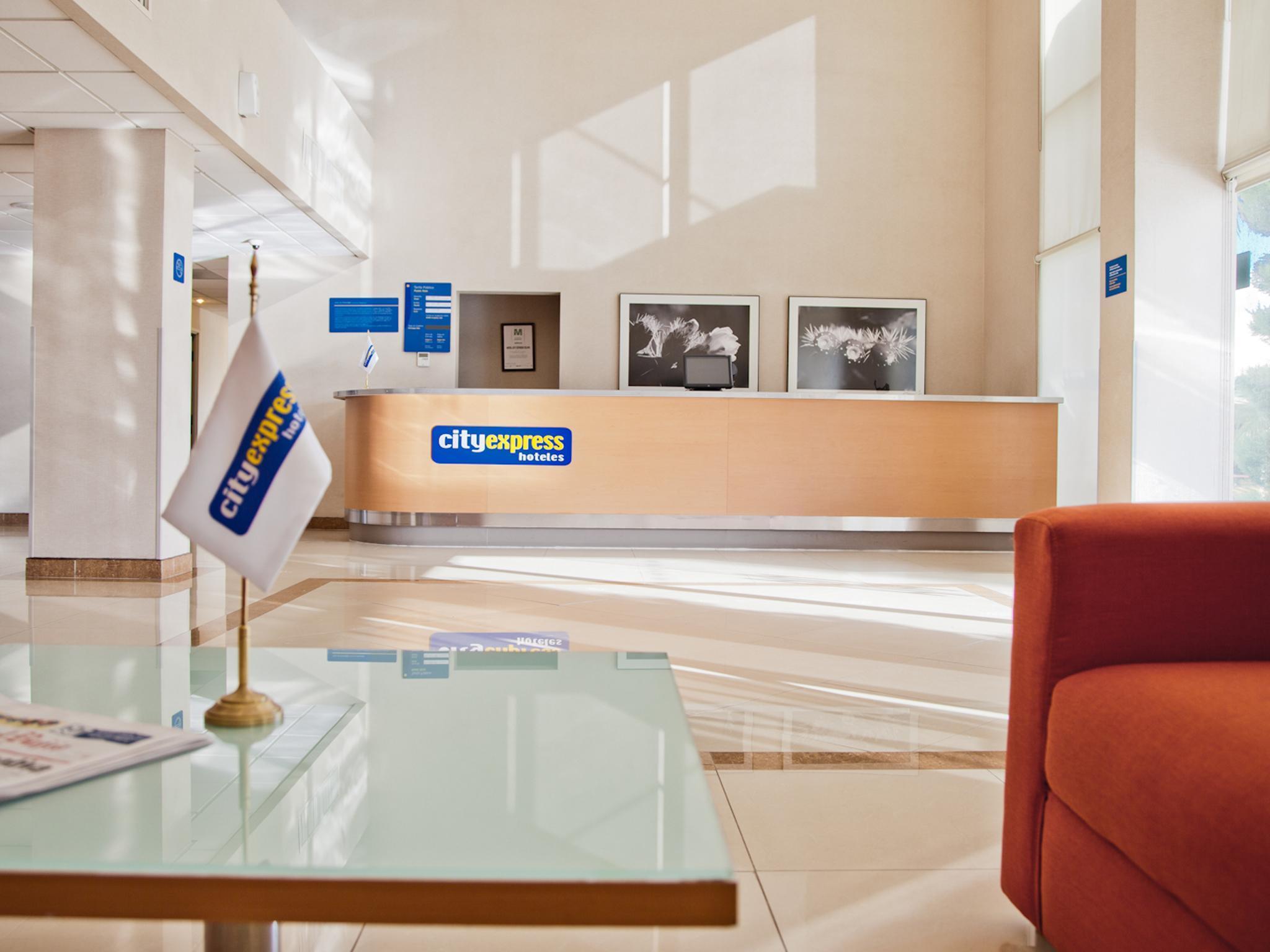 City Express By Marriott Celaya Parque Buitenkant foto