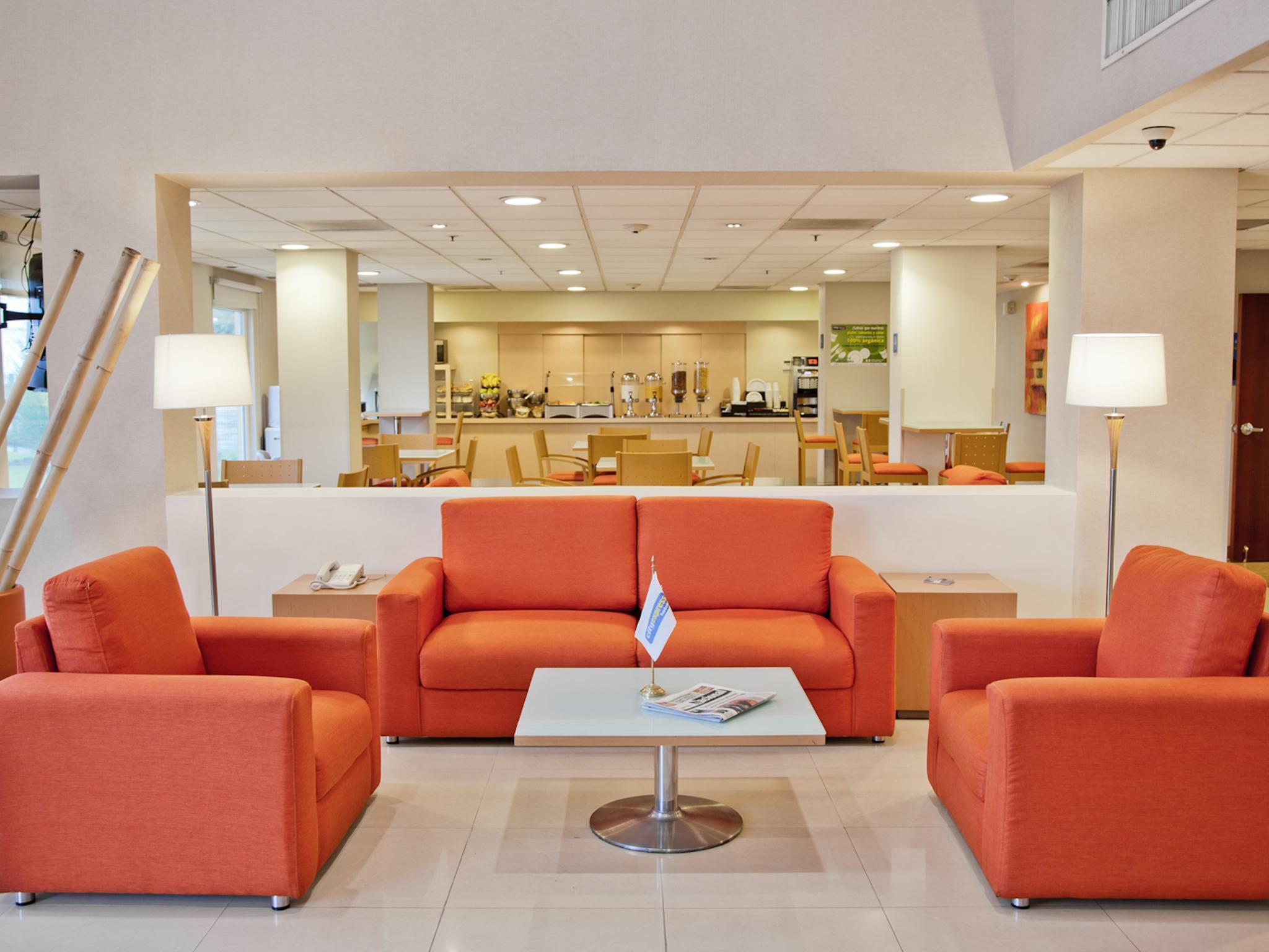 City Express By Marriott Celaya Parque Buitenkant foto