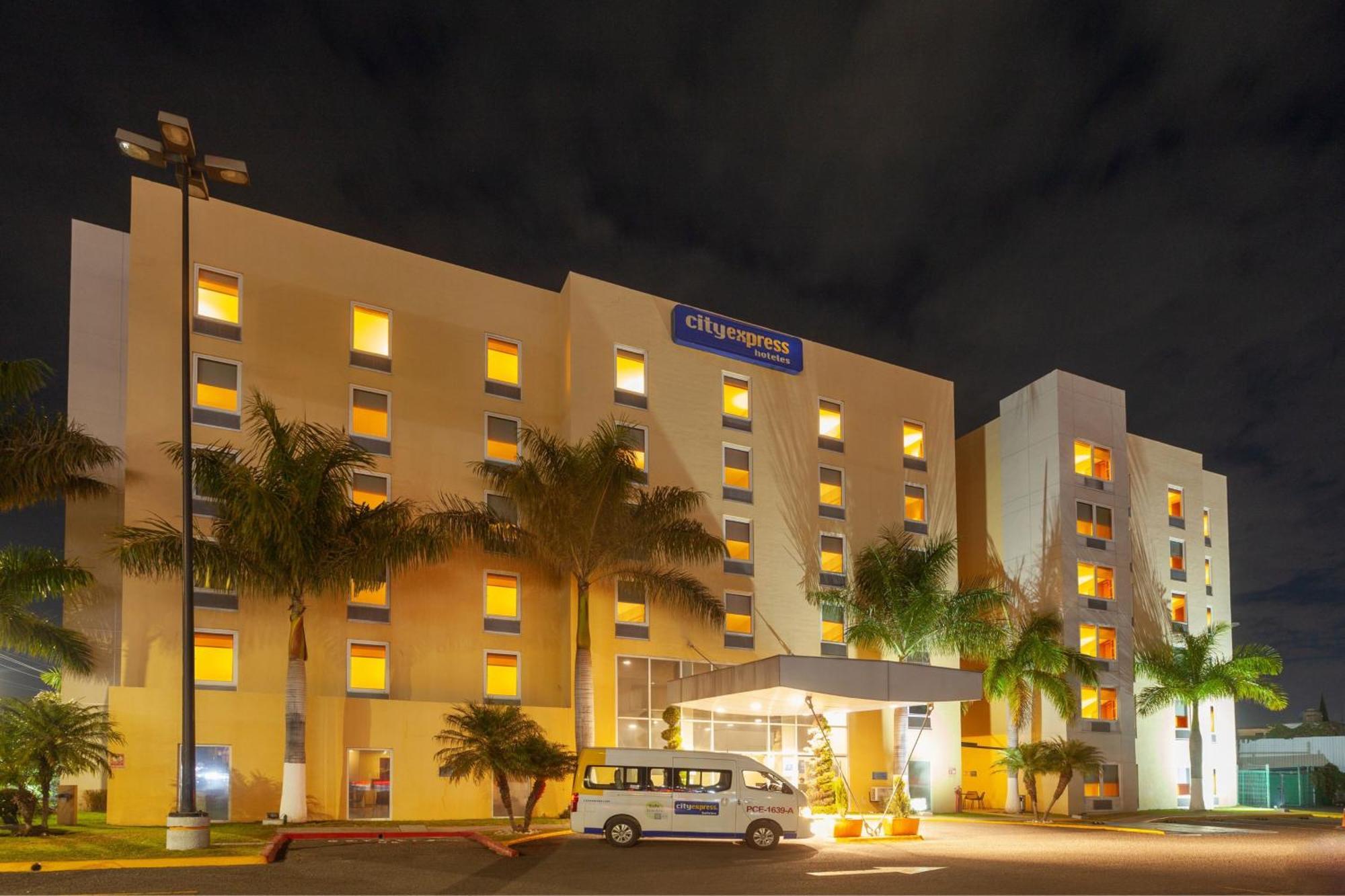 City Express By Marriott Celaya Parque Buitenkant foto
