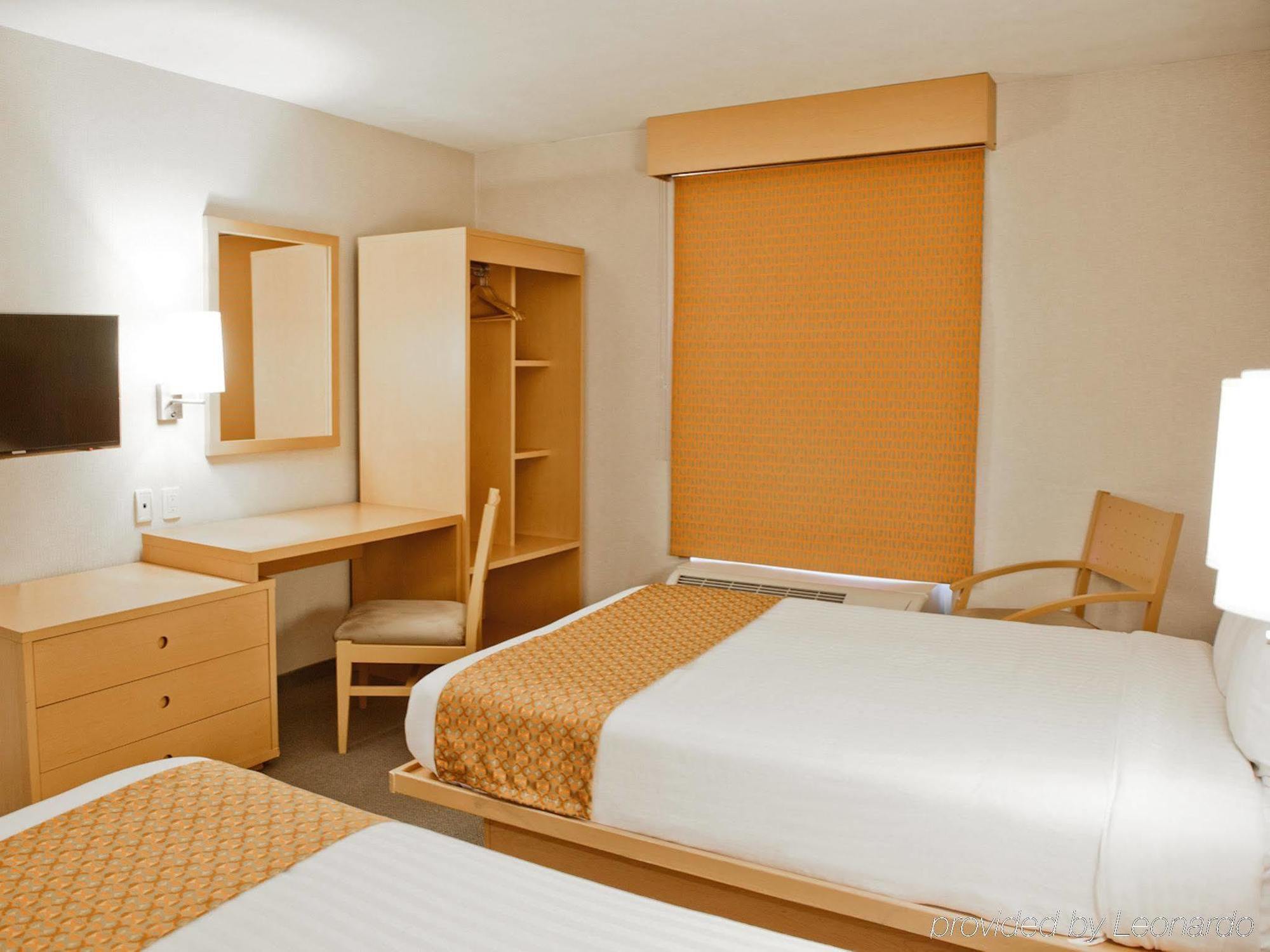 City Express By Marriott Celaya Parque Buitenkant foto