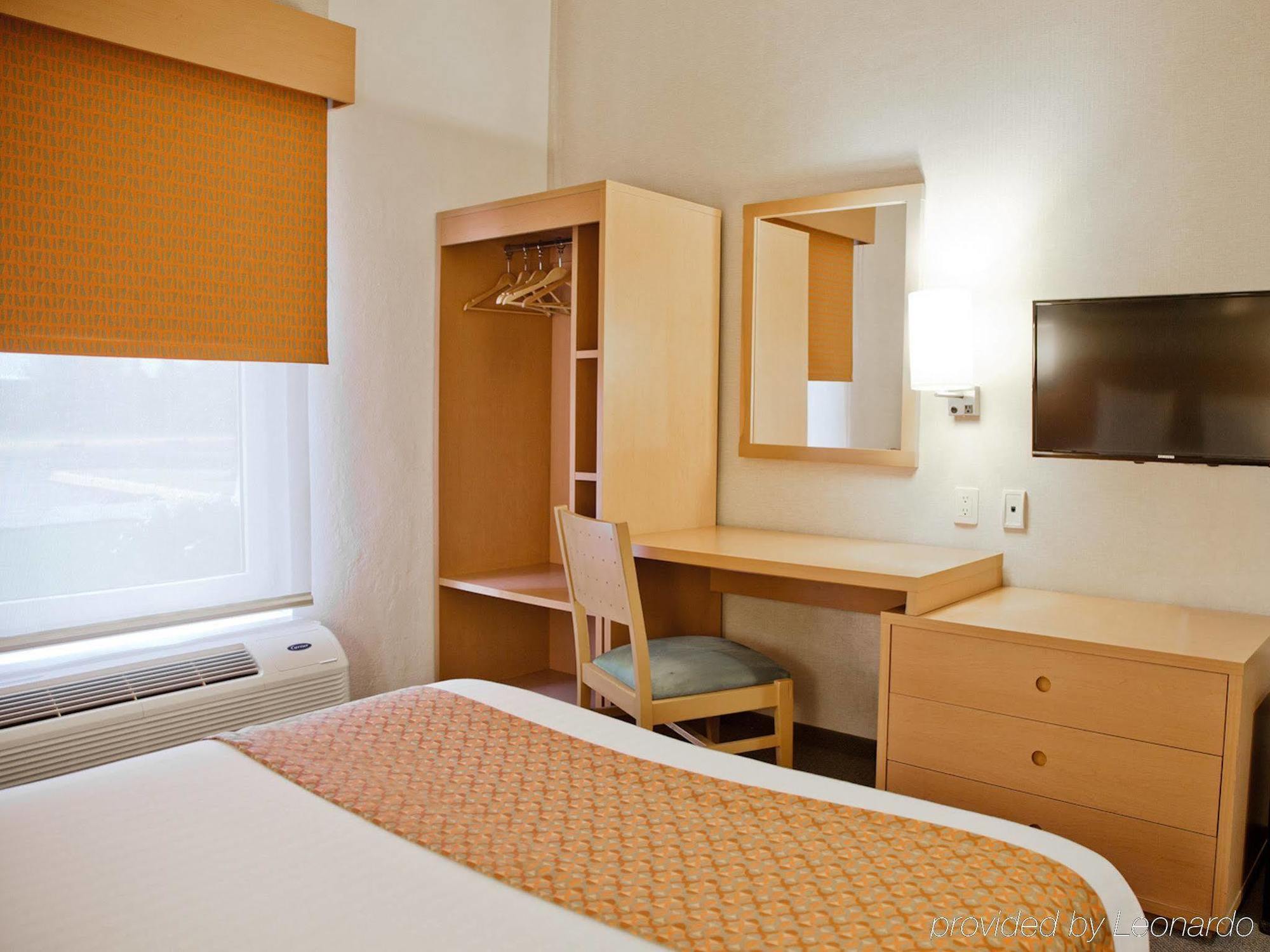 City Express By Marriott Celaya Parque Buitenkant foto