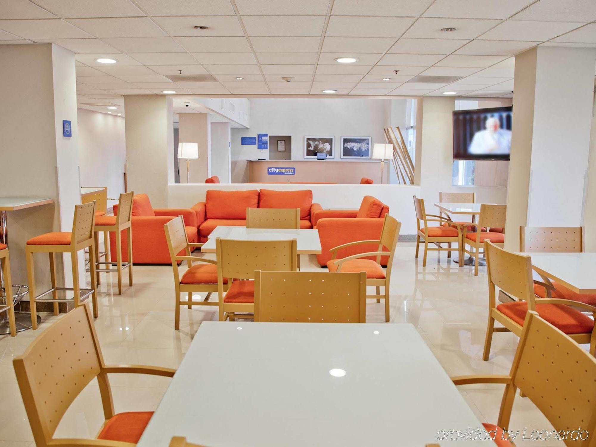 City Express By Marriott Celaya Parque Buitenkant foto