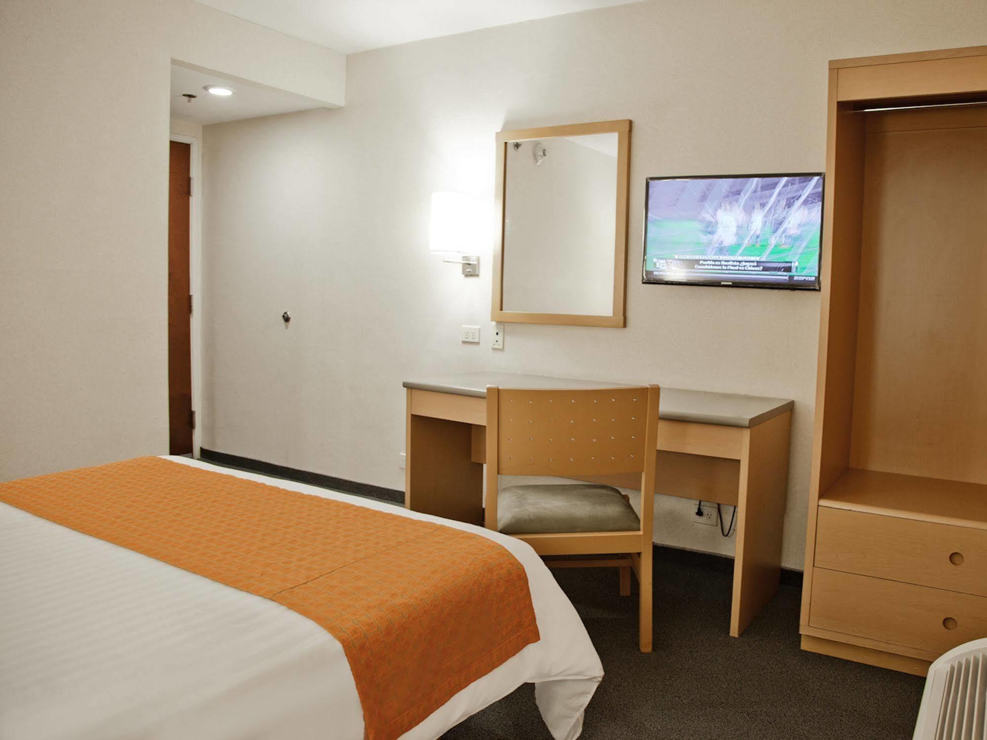 City Express By Marriott Celaya Parque Buitenkant foto